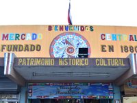 10  El Mercado Central, le grand marché couvert de San José, qui abrite aussi bien des échopes de nourriture (poissons, fruits, etc.) que de café ou encore de souvenirs. Les Josefinos le fréquentent.