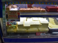 11  Du fromage (queso) et des pâtisseries au lait et aux fruits (cajeta de leche).