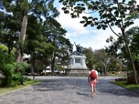 16  Le Parque Nacional, l'un des plus beaux espaces verts de la ville. Au centre, le Monumento Nacional datant de 1891 et représentant les nations d'Amérique Centrale chassant l'aventurier William Walker.