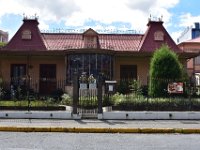 40  La Casa de las Acacias, sur l'avenue 1A en face du Parque Morazán, représente bien le style néoclassique de son époque (1920) avec ses vitraux et ses éléments décoratifs sur les portes et les fenêtres.