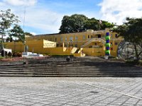 8  La célèbre Plaza de la Democracia y de la Abolición del Ejército, créée en 1989 pour le centenaire de la démocratie costaricaine. Elle est bordée par le Musée National (ici en jaune, dans la forteresse Bellavista, ancien quartier général de l'armée qui a été le lieu de violents affrontements durant la guerre civile de 1948) et le Musée du Jade de l'autre côté de la place. Il nous aurait fallu une journée de plus pour visiter les musées qui ont tous l'air de valoir le détour.