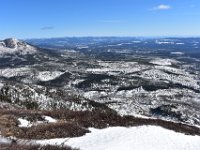 18  Vue depuis le sommet du Mont du Lac-des-Cygnes côté est, avec au fond les pistes du Mont Grand-Fonds près de La Malbaie (cf. onglet dédié), le Lac Nairne. A gauche, le Mont du Four (cf. onglet dédié à l'automne 2020) !