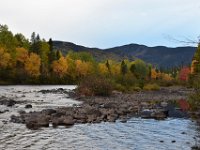 8  Au bord de la Rivière Malbaie.