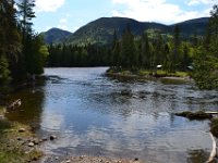 1  Dans le Parc National de la Gaspésie, qui s'étend sur plus de 800 km². Les paysages sont quelque peu alpins. La chaîne de montagne s'appelle les Chics-Chocs, c'est un nom indien "micmac" qui signifie "montagnes infranchissables".