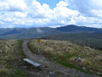 10  Vue depuis le Mont Ernest Laforce (820 m), sur les sommets du Parc : le Mont Jacques Cartier (1270 m), point culminant du Québec, et le mont Albert (1154 m). Ceux-ci étaient en secteur interdit pour la saison, afin de préserver les zones de reproduction des caribous. A faire une prochaine fois !