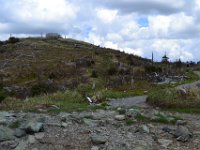 9  Sommet du Mont Ernest Laforce en vue ! Le sommet est sec et digne du Grand Norc, terrain propice à la vie des caribous de Gaspésie, cervidés en voie de disparition qui font aussi la renommée du Parc (du côté du Mont Jacques-Cartier).