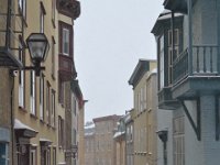 46  En descendant sur la Basse Ville côté Vieux-Port, dans l'une des petites rue de la Vieille-Ville, rue Christie.
