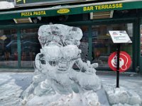 42  Une autre sculpture Avenue Cartier, la part de pizza :)!