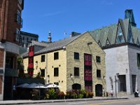 74  L'Auberge St-Antoine, rue Dalhousie. En arrière-plan, le séminaire de Québec. Sur la droite, le Musée des Civilisations.