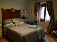 1  Arrivée à Québec depuis Tadoussac, nous nous installons pour deux nuits au très beau gîte "Au croissant de lune", idéalement situé à proximité de la rue St-Jean, dans la Haute-Ville. Nous avons été accueillis à merveille par notre hôte Patricia, aux petits soins, dont les conseils nous ont été précieux.