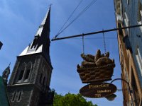 7  Dans la rue St-Jean, l'église Saint-Matthew, qui fait maintenant office de bibliothèque. A deux pas se trouve la fameuse épicerie "Moisan", depuis 1871, où nous avons acheté quelques bons produits.