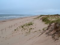1  Sur l'Île du Prince Edouard (cf. Onglet "CANADA - Provinces Maritimes"), nous quittons Cavendish pour aller vers l'Est de l'île, à Souris, dans le comté de Kings, par la route n°2. Nous parcourons le reste du Parc de l'Ile-du-Prince-Edouard : ici Shaws Beach.
