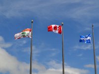 6  Le Canada (au centre) et deux de ses dix provinces : à gauche l'Ile-du-Prince-Edouard, à droite le Québec ! Le Canada compte également trois territoires fédéraux.