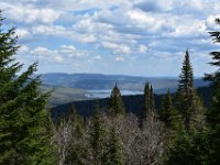 12  Vue sur le Lac Archambault un peu avant d'arriver au sommet. La Montagne Noire est située sur la frontière entre deux bassins versants, celui du Lac Archambault à l'Est et celui dans lequel se déversent les autres lacs rencontrés en chemin, à l'Ouest.