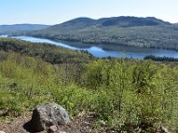 3  Premier point de vue, sur le Lac Archambault, 35km de circonférence et 40m de profondeur. Celui-ci porte le nom d'un Ministre de l'agriculture et des travaux publics québécois. Le village de St-Donat est situé sur ses rives.