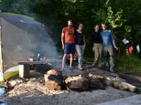 17  Autour du feu, près de l'abri anti-moustiques :)