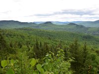 6  Au deuxième belvédère, point de vue à l'est sur les Laurentides, avec la Montagne à Deux-Têtes au centre (cf. onglet dédié !).