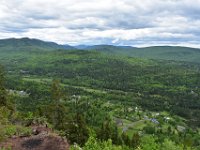 10  L'extrémité est du village. Au loin, le relief de Charlevoix.
