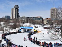 12  Belle vue sur la piste avec en arrière-plan le restaurant Ciel à gauche et l'Observatoire de la Capitale à droite.