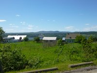 104  Balade en vélo début juin sur l'Ile d'Orléans, grande île de 30km de long, au milieu du Saint-Laurent, à 15km au Nord-est de Québec. L'île est réputée pour sa culture de fraises (fin juin - début juillet), de framboises et de bleuets (fin juillet) et de pommes et de cidre (fin août).