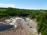 110  Parc de la Chute de la Rivière-Chaudière, vue sur la passerelle (20m de haut) qui permet de traverser le parc.