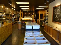 122  Dans le quartier de Limoilou, dans la très commerçante 3ème Avenue, le magasin de vrac "La Récolte" propose un concept (pas de déchet, chacun amène ses contenants) et des produits très intéressants (grande variété de pâtes, lentilles, haricots, épices, ...). Une autre enseigne s'installe rue Cartier !