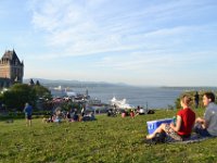 127  Pique-nique en soirée au-dessus de la Terrasse Dugua-de-Mons ; la vue est magnifique :)
