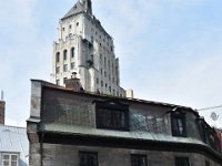 134  Dans les rues du Vieux-Québec - Rue Donnacona, vue sur l'Edifice Price.
