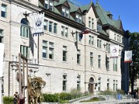 150  Pour le Marché des saveurs d'automne de Québec, courges, coloquintes et maïs sont à l'honneur sur le Parc de l'Hôtel de Ville.