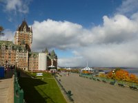 157  Mi-octobre, vue sur la Terrasse Dufferin et le Château Frontenac.