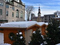 173  Pour la 10ème année, 80 cabanons d'artisans se sont installés sur les Jardins et sur la Place de l'Hôtel de Ville ainsi que Rue Ste-Anne.