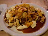 176  Poutine revisitée à l'allemande aux spätzles (pâtes fraîches), délicieux !