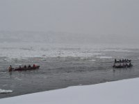 24  Les concurrents remontent le fleuve puis le traverse pour rejoindre Lévis sur la rive droite, puis reviennent au point de départ. L'épreuve dure entre 1h et 2h. Pagayer contre-courant en évitant les icebergs et en passant par-dessus n'est pas un sport facile !