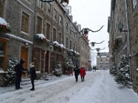 26  Le quartier du Petit-Champlain a beaucoup de charme en hiver, avec la neige, ses vierres pierres et les décorations ! Ici, la rue Saint-Pierre.