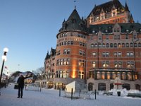 3  Le magnifique Château Frontenac, la star incontestée de Québec. Il fut construit en 1893 par Louis de Buade, comte de Frontenac et gouverneur de la Nouvelle France, qui lui donna son nom. Le Château n'a cessé d'être un hôtel de luxe (5 étoiles actuellement). Il fait aujourd'hui partie de la chaîne Fairmont (tout comme le Château Laurier d'Ottawa par exemple, cf. Onglet "2017 - Voyage au Québec, Provinces Maritimes et Ontario").
