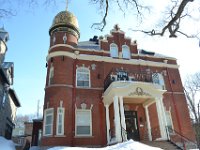 41  Sur Grande Allée, l'un des grands axes reliant le Vieux-Québec à l'Ouest de la ville, des maisons à l'architecture originale comme celle-ci !