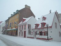 44  C'est le retour de la neige en ce dimanche de fin février. Ici, rue Saint-Louis, en bas de chez nous.