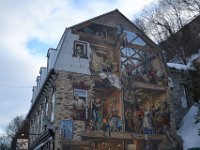 54  Dans le quartier du Petit-Champlain, la Fresque du Petit-Champlain qui depuis 2001 illustre la vie du quartier ancien.