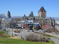 80  La Terrasse Pierre-Dugua-de-Mons, avec vue sur l'Edifice Price à gauche, le Château et la Terrasse Dufferin.