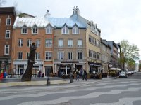 95  Au croisement des rues Saint-Pierre et Saint-Paul, en Basse-Ville, dans le quartier du Vieux-Port, qui regorge lui aussi de bons restaurants :)