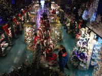 97  La Boutique de Noël, rue de Buade, est un incontournable des achats touristiques du Vieux-Québec (ouverte toute l'année!)