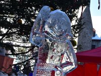 11  Place Royale, dans le Petit-Champlain, sculpture de glace de Bonhomme.