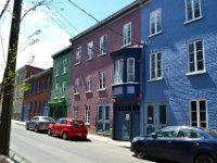28  En ces derniers jours de mai, la chaleur est de retour :) Balade dans le quartier St-Jean-Baptiste et ses ruelles colorées.