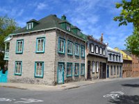 29  Dans le quartier St-Roch, maisons typiques en pierre avec boiseries et toits mansardés :)