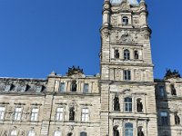 34  La Parlement de Québec, avec sa façade ornée de statues de personnages ayant compté dans l'histoire de la Belle Province.