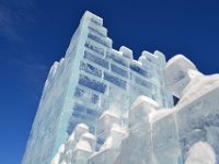 10  Le Château de glace de Bonhomme sur le Parc de l'Esplanade, toujours aussi beau avec ses blocs de glace translucides savamment agencés !