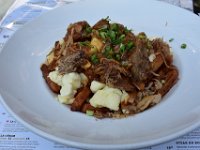 110  Pause gourmande au Pub St-Patrick, Côte de la Fabrique (au bout de la Rue St-Jean) pour déguster une délicieuse poutine au porc effiloché :)