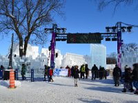 16  Au programme : glissades, lancer de hache, sculptures sur neige et sur glace, visite du Château de glace de Bonhomme (la mascotte du Carnaval) et de quoi se réchauffer en boissons au bar de glace et avec les fameuses pâtisseries "queues de castor" !