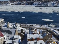 21  La Basse-Ville, quartier du Petit-Champlain, et en face Lévis (rive sud).