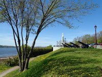 57  Vue sur le St-Laurent et le Pont-de-Québec depuis l'Eglise St-Michel de Sillery.